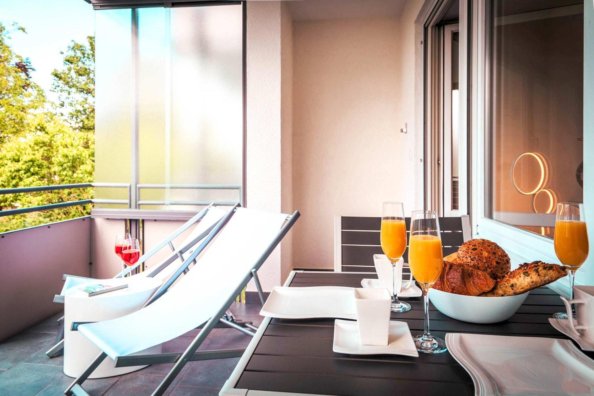 Relax Apartment Black & White Friedrichshafen Exterior photo